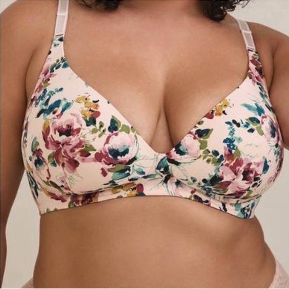Torrid wire free floral plunge bra 44B